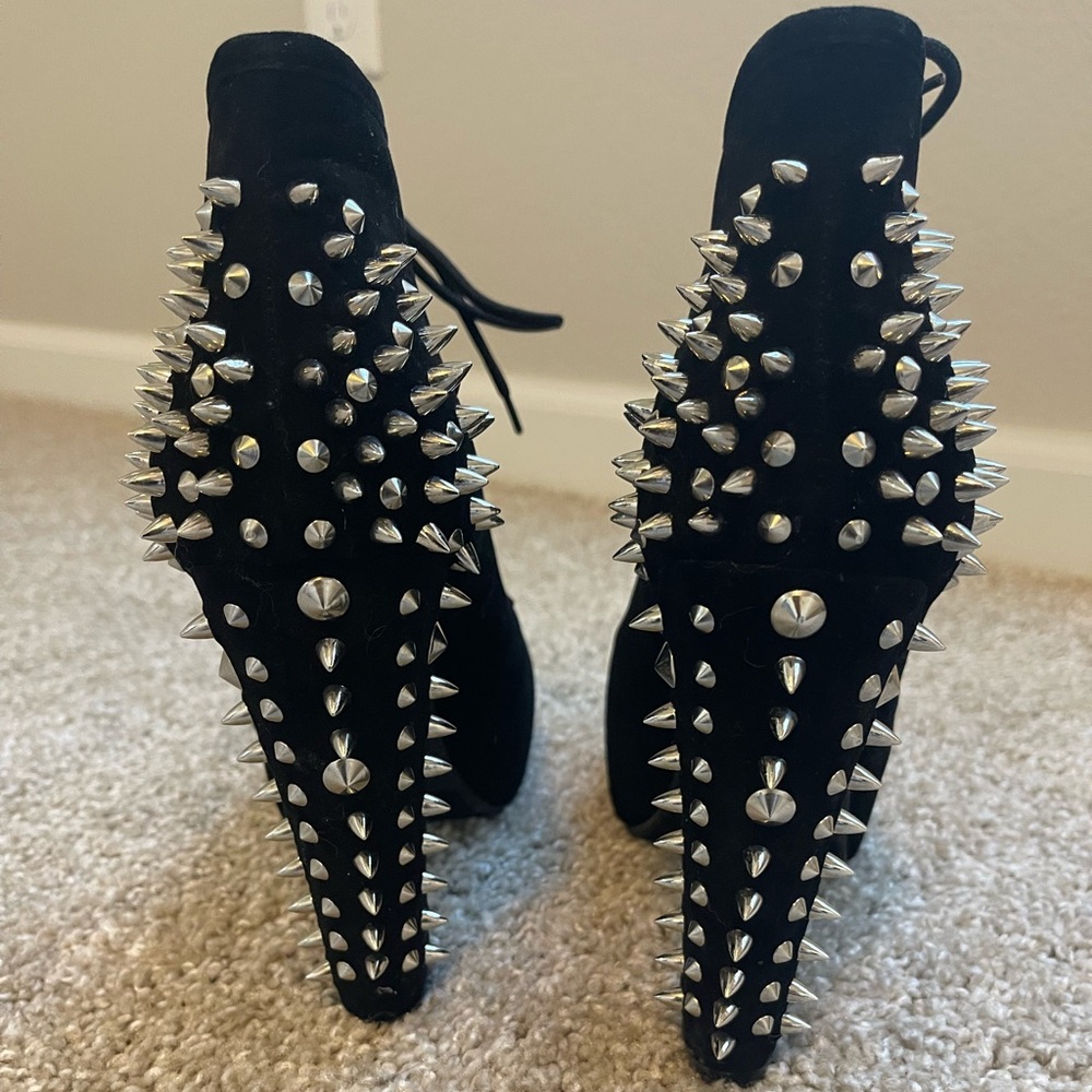 Black boot with silver studs